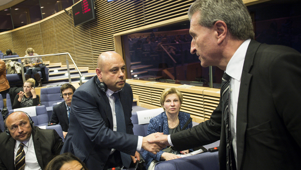 Ukrainian Energy Minister Yuriy Prodan, left, shakes hands with the EU’s Günther Oettinger at the Brussels talks. (PA)