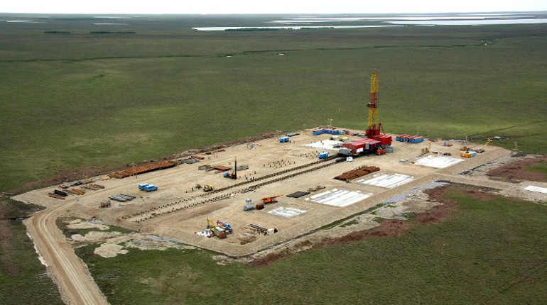 A drilling rig in the Nizhne-Kvakchikskoye field. Production at the field is behind schedule. (Gazprom)