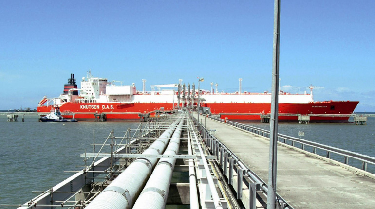 LNG-loading in Trinidad. The low oil price is affecting the country’s LNG export revenue. (Repsol)
