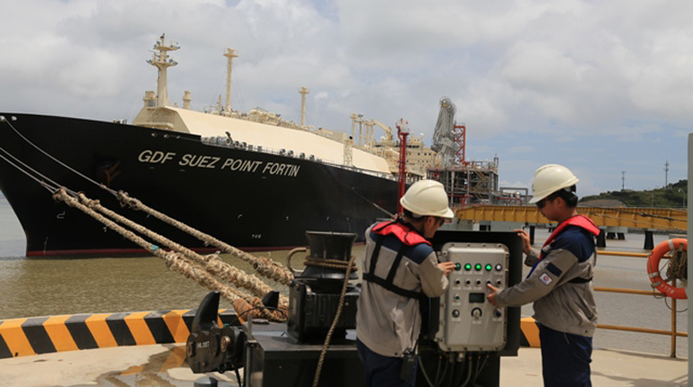 Ningbo LNG terminal. China’s gas imports could total 500 bcm between 2015 and 2020. (CNOOC)