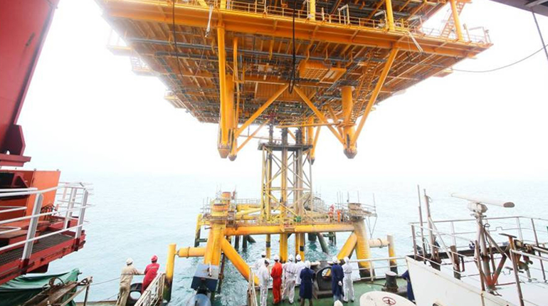 China Offshore Oil Engineering install a platform at the offshore Lishui 36-1 field. (COOEC)