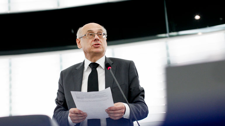 MEP Zdzislaw Krasnodebski believes IGAs should be seen by Brussels before they are signed. (EP)