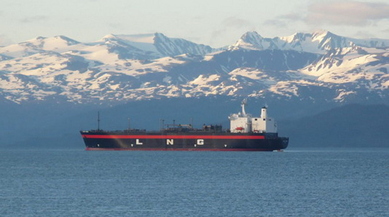 An LNG tanker off the US coast. China has been reluctant to sign direct agreements with US LNG suppliers (FERC)