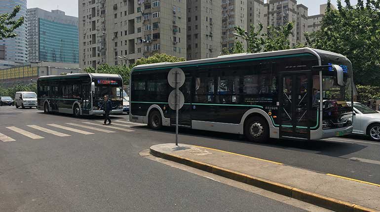 A new energy bus in Shanghai manufactured by Yutong.