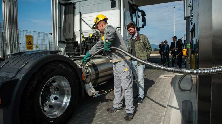 HGV being refuelled with LNG at Pontadera in Italy