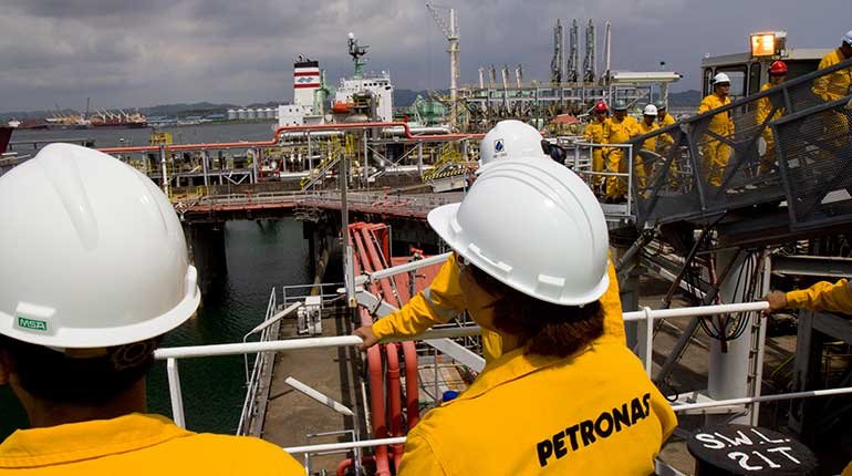 British Columbia Premier Christy Clark on a tour of the Bintulu LNG plant in Malaysia. (BC govt/Flickr)