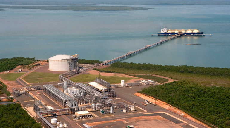 Oman LNG plant with tanker
